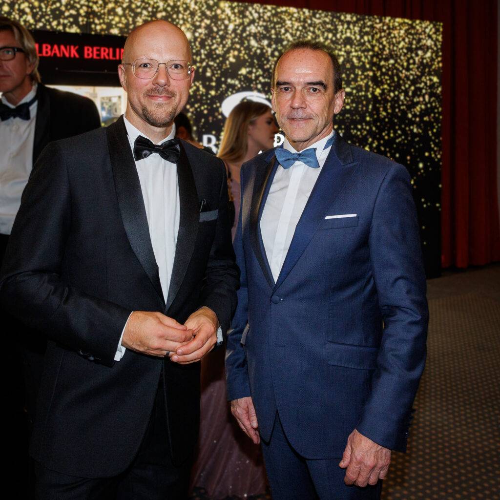 Sebastian Stietzel, Präsident der Berliner IHK und Gerhard Wilhelm, Spielbank Berlin auf dem VBKI-Ball 2023 | Foto: Dirk Lässig 