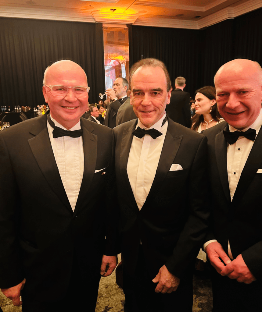 Berliner Macher auf dem Parkett der Hauptstadt: VBKI-Präsident Markus Voigt, Spielbank-Chef Gerhard Wilhelm und Berlins Regierender Bürgermeister Kai Wegner | BERLINboxx